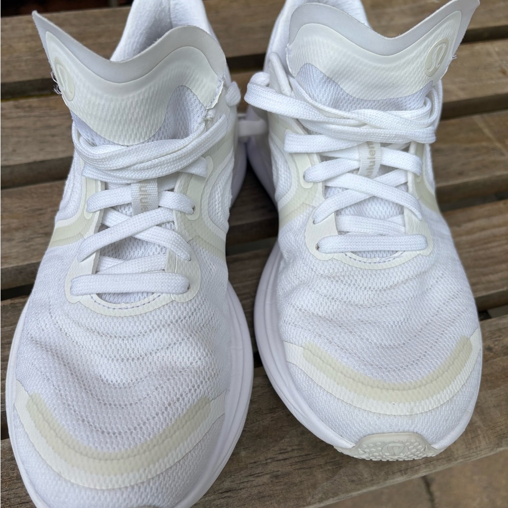 Lululemon Blissfeel runners W size 8.5